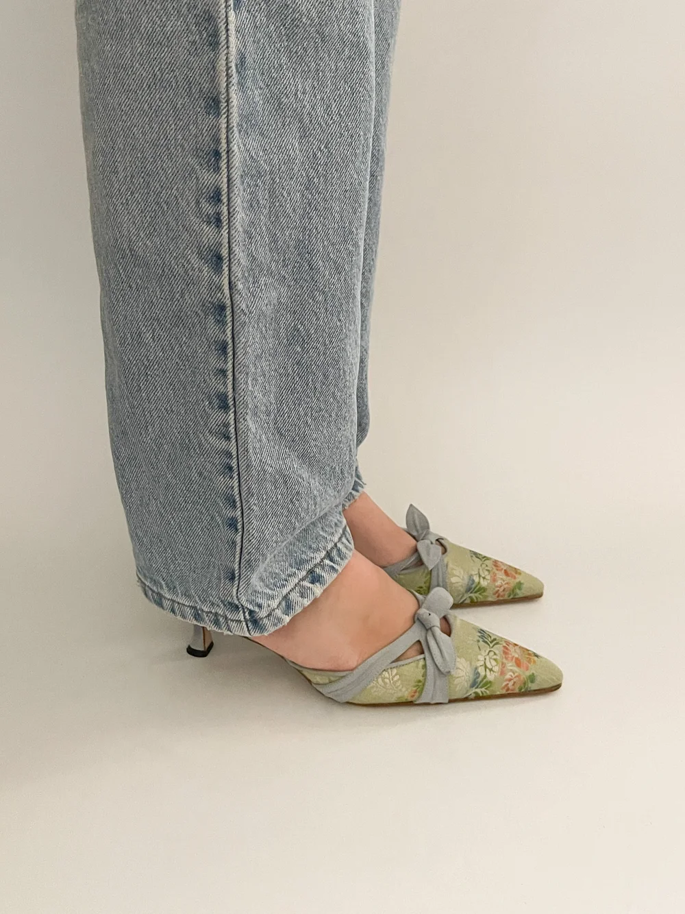 Manolo Blahnik 花柄ミュール 38 春待ち名品】“マノロブラニク”の花柄ミュールで足元からオシャレ